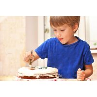 Kinder-Backkurs Würzburg: verzieren mit Zuckerschrift