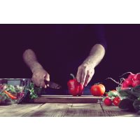 Männer-Kochkurs Neumünster – Gemüse wird geschnitten