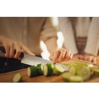 Veganer Kochkurs Hamburg – Gurken schneiden