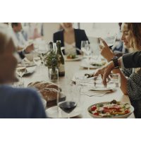 Weihnachtsfeier Hamburg – Kollegen essen