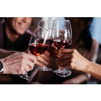 Weinprobe München – mit Wein anstoßen
