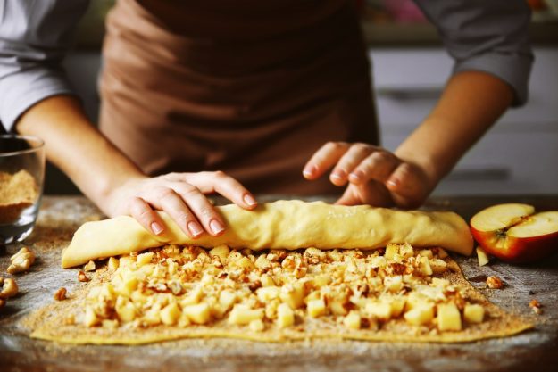 Geschenkidee für Lokalhelden – Apfelkuchen rollen