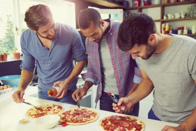 Kochkurs-Gutschein – Gemeinsam Pizza belegen im Männer-Kochkurs