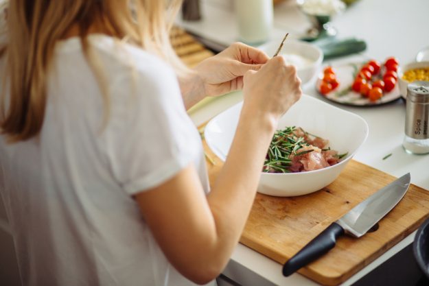 Online Kochkurs Streetfood – Frau kocht
