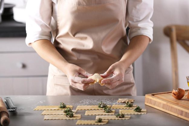 Frische Pasta selber machen - Ravioli füllen