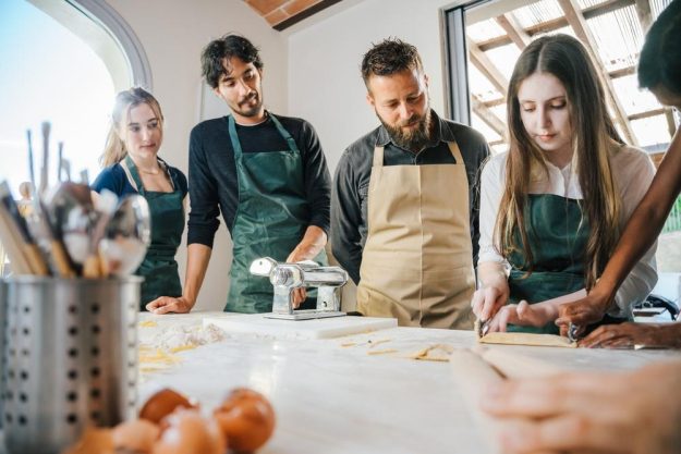 Frische Pasta selber machen - mit Freunden zuhause