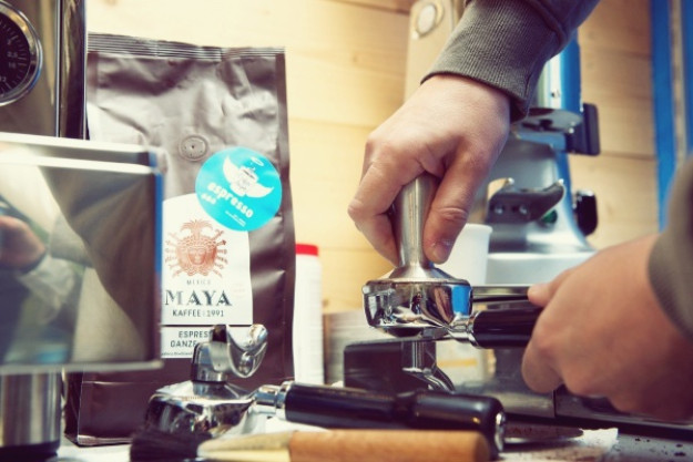 Barista-Kurs Dortmund – Frau genießt Kaffee