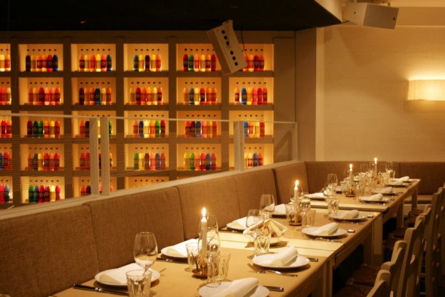 Betriebsausflug in Hamburg - Mit Kollegen am Tisch