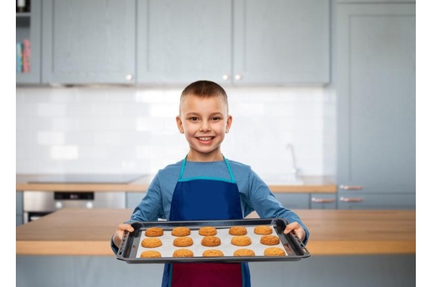 Kinder-Backkurs München: backender Weihnachtsengel