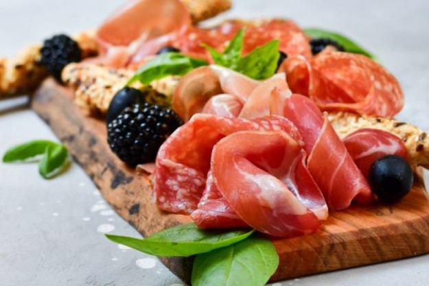 Tapas Kochkurs Frankfurt – große Tafel mit spanischen Häppchen