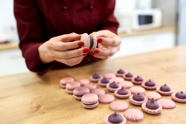 Backkurs Frankfurt – Macarons-Hälften zusammensetzen