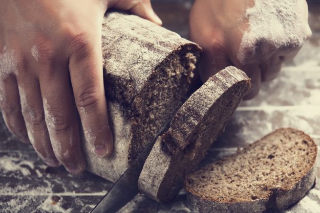 Backkurs in Hamburg – Brot schneiden