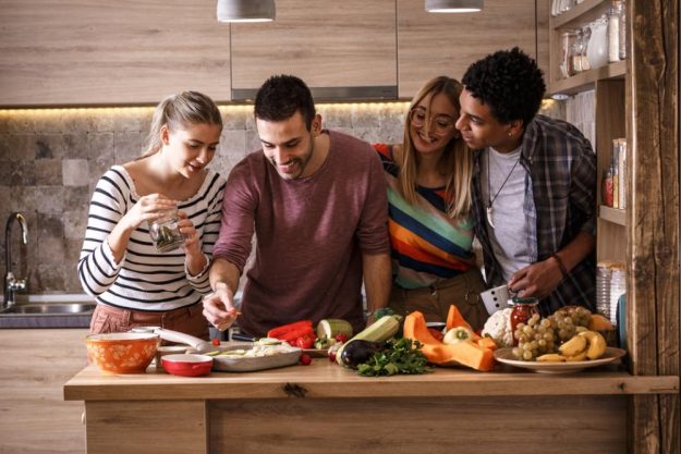 Basic-Kochkurs Berlin – Freunde kochen