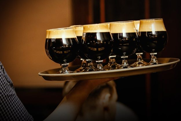 Bier-Tasting Landshut – Tablett voll Dunkelbier