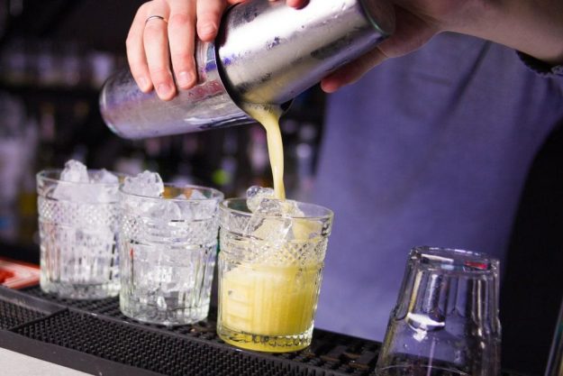 Cocktailkurs Berlin – tropischer Drink mit Ananas