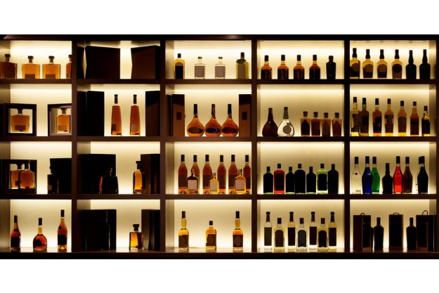 Cocktailkurs München – Flaschenregal in der Bar