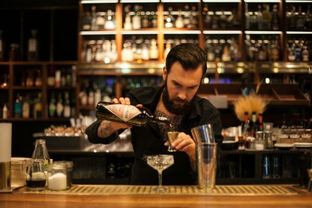 Cocktailkurs Stuttgart – Marcel Wanek in Aktion