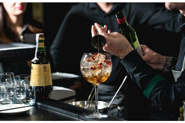 Cocktailkurs Würzburg – Spirituosen genau abmessen