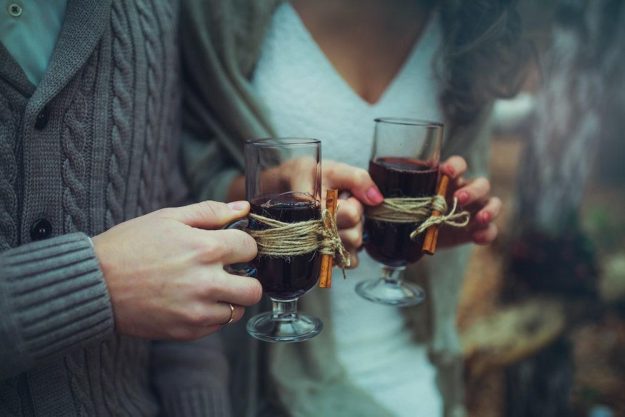 Glühweinprobe München – Glühwein aus eleganten Gläsern