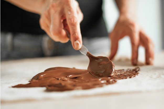 Pralinenkurs Augsburg – Schokolade verstreichen