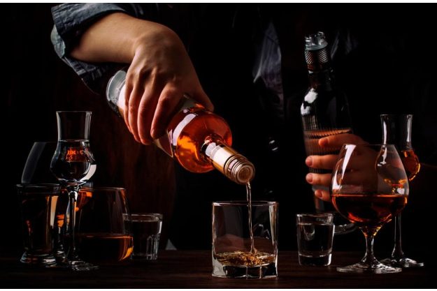 Rum-Tasting Berlin: Barkeeper mit großer Auswahl