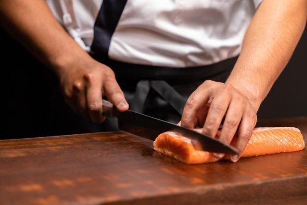 Sushi-Kochkurs-Filderstadt – Lachs schneiden