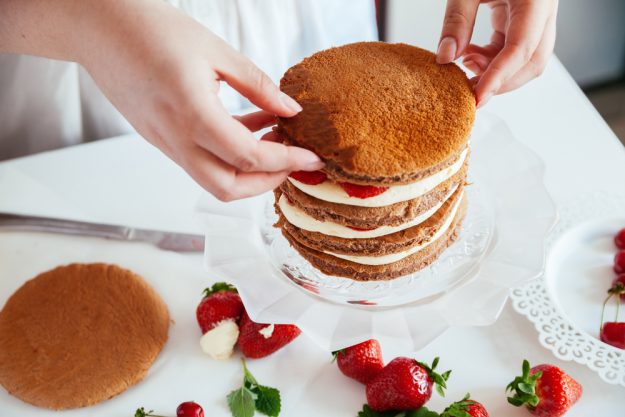 Torten-Kurs Frankfurt – Naked Cake zusammensetzen