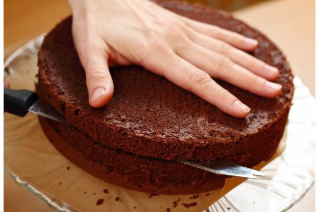 Tortenkurs Augsburg – Wiener Boden schneiden