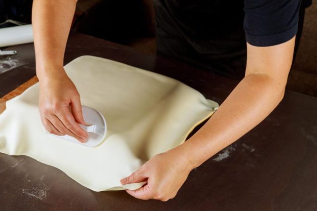 Tortenkurs Mannheim – Fondant glatt streichen