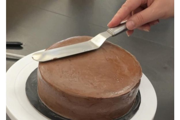 Tortenkurs Mannheim – Ganache glattstreichen