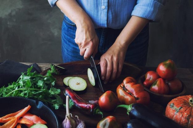 Veganer Kochkurs München – Aubergine schneiden