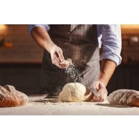 Backkurs Kitzingen: mit Mehl bestäuben