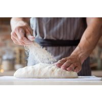 Backkurs Ludwigsburg – Teig mit Mehl bestäuben