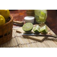 Cocktailkurs Hamburg - Limetten aufschneiden