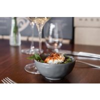 Weinseminar Stuttgart - Ludwigsburg - Winzer prüft Reben