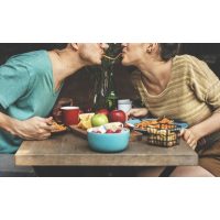 Erotik-Kochkurs Leipzig - Paar genießt Pasta