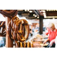 Genussreise München: Brezen am Marktstand