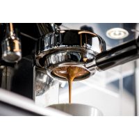 Intensiv Barista-Kurs Herten – Kaffee läuft in Tasse