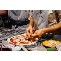 Italienischer Kochkurs Leipzig - Pizza belegen