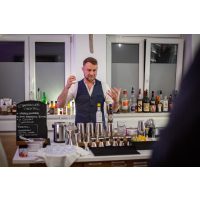 Italienischer Kochkurs München – Marcel mixt Cocktails