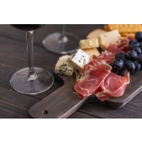 Jazzkonzert München – Weingläser, Schinken und Käse