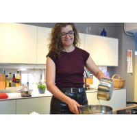 Kochkurs Online – Dampfnudel-Teig mischen