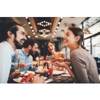 Kulinarische Stadtführung Nürnberg – Freunde essen in Bar