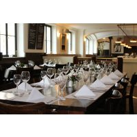 Firmenfeier Stuttgart mit Locationhopping & Kochevent - gedeckte Tafel