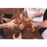 Kulinarisches Locationhopping Wiesbaden - anstossen