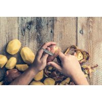 Österreich-Kochkurs München – Kartoffeln schälen