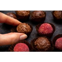 Pralinenkurs Würzburg – Praline nehmen