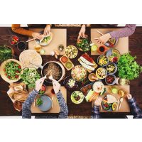 Veganer Kochkurs Augsburg – Freunde essen gemeinsam