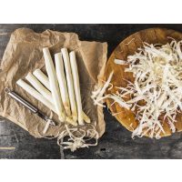 Vegetarischer Kochkurs Berlin – weißen Spargel schälen