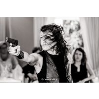 Weihnachtsfeier in Bad Nauheim – Frau zielt auf Ermittler